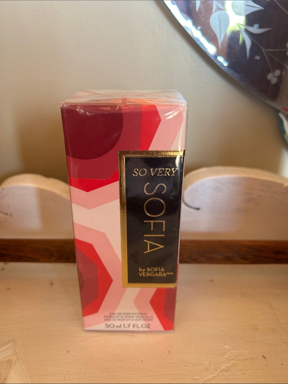 Avon So Very Sofia Eau de Parfum Spray – Pink and Red Box